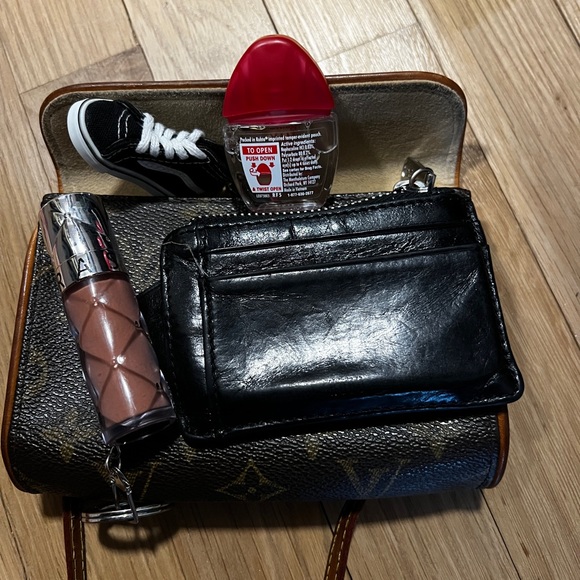 Authentic Louis Vuitton Florentine Waist Bag - Picture 11 of 11